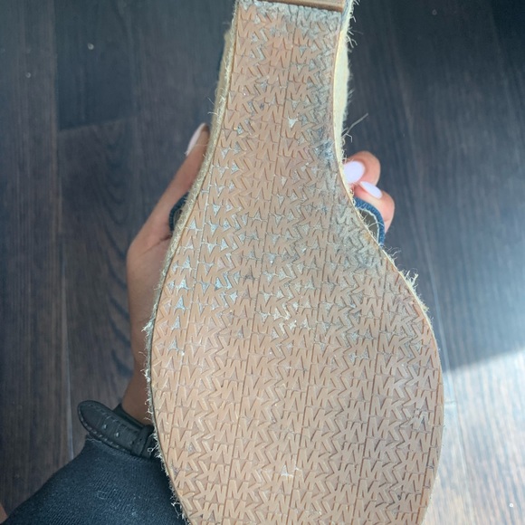 Michael Kors blue & gold wedge heel - Picture 4 of 4